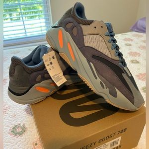 YEEZY BOOST 700 BRAND NEW